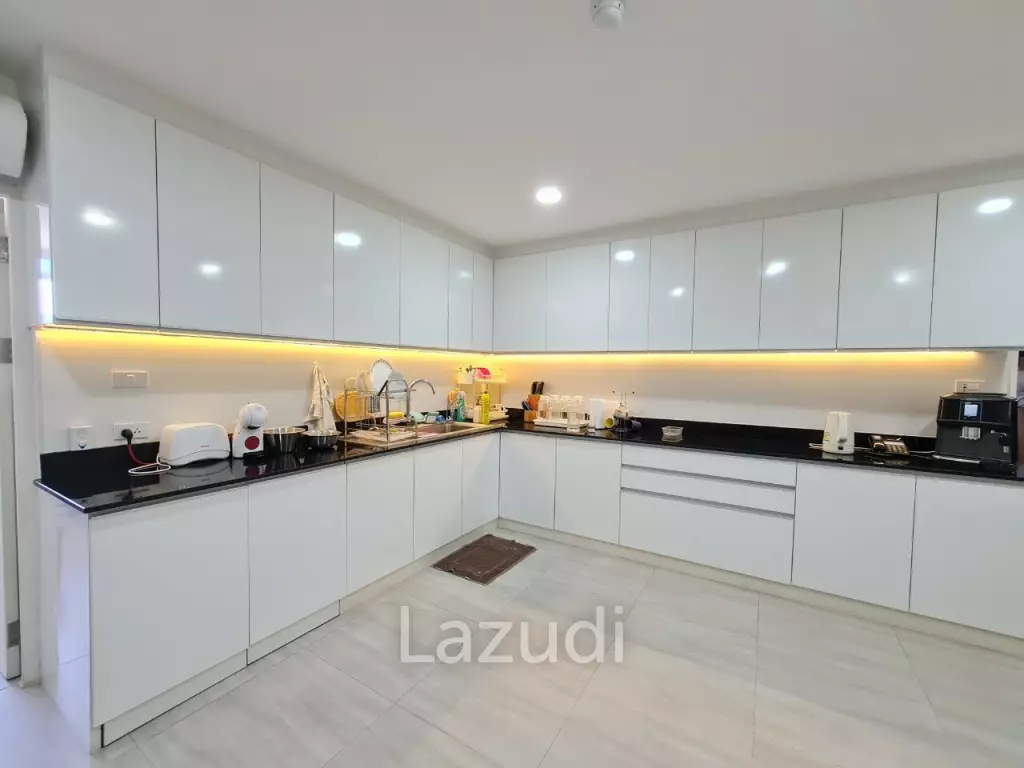 3 Bedroom 4 Bathroom 319 SQ.M Oriental Towers