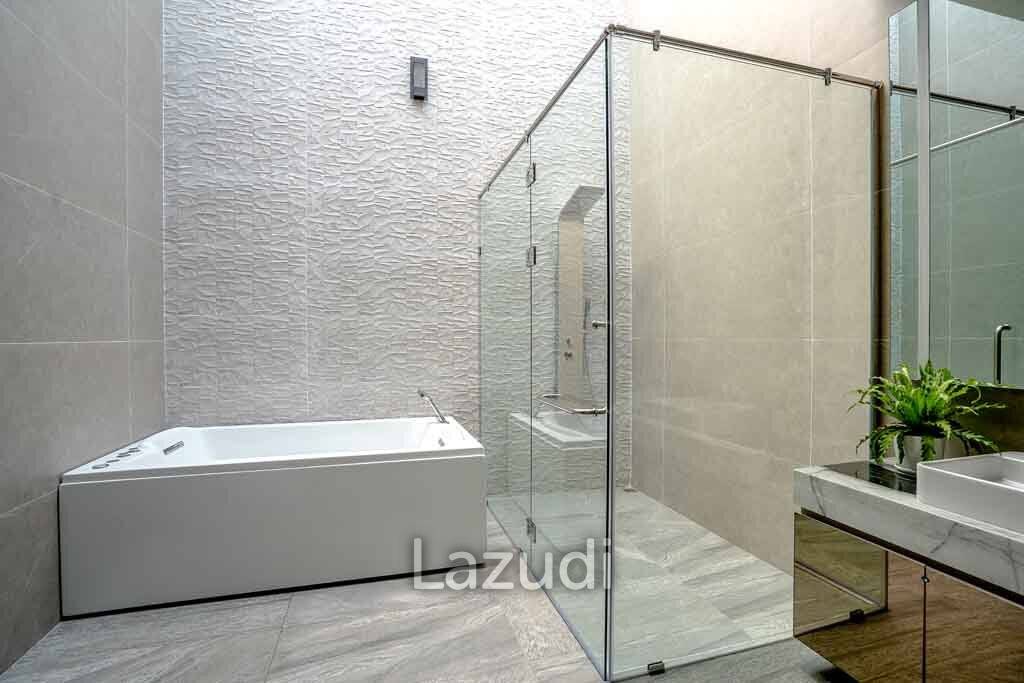 6 Bed 10 Bath 1,095 SQ.M The Prestige at Siam Royal View