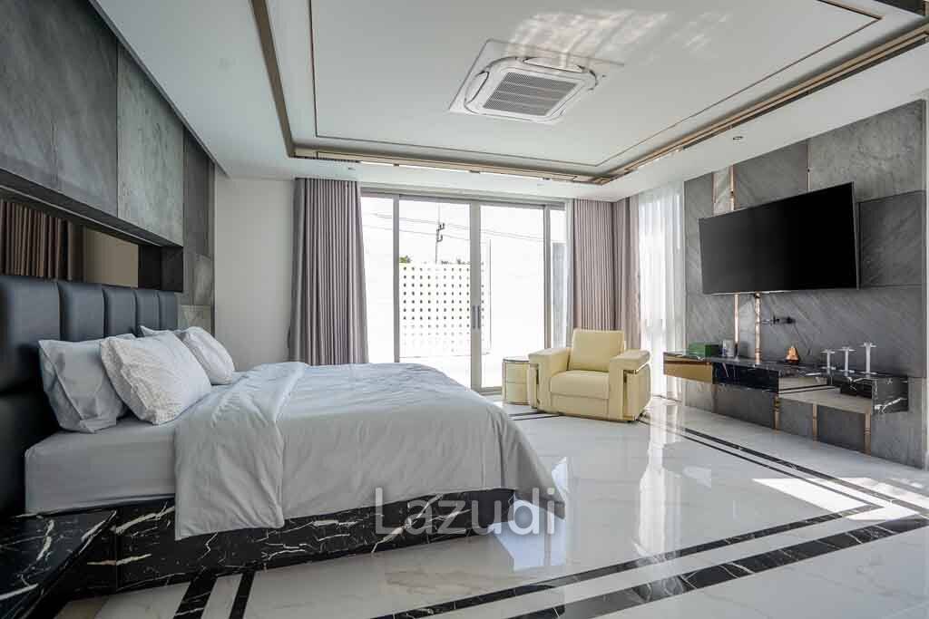 6 Bed 10 Bath 1,095 SQ.M The Prestige at Siam Royal View