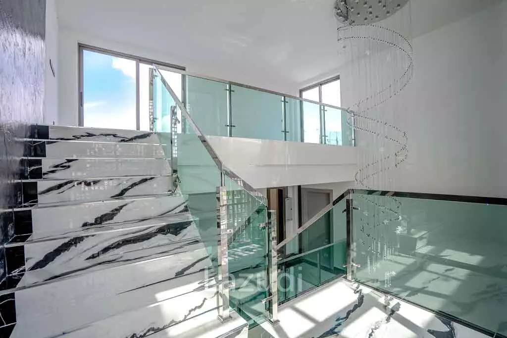 7 Bed 9 Bath 1,011 SQ.M The Prestige at Siam Royal View