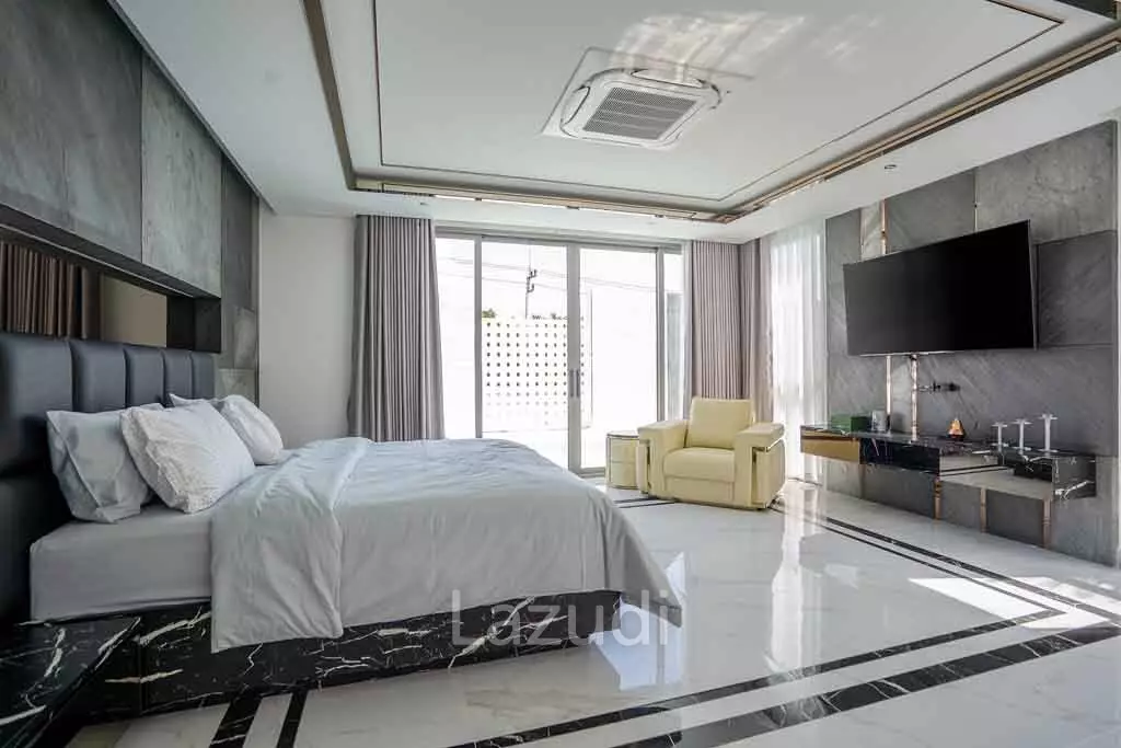7 Bed 9 Bath 1,011 SQ.M The Prestige at Siam Royal View