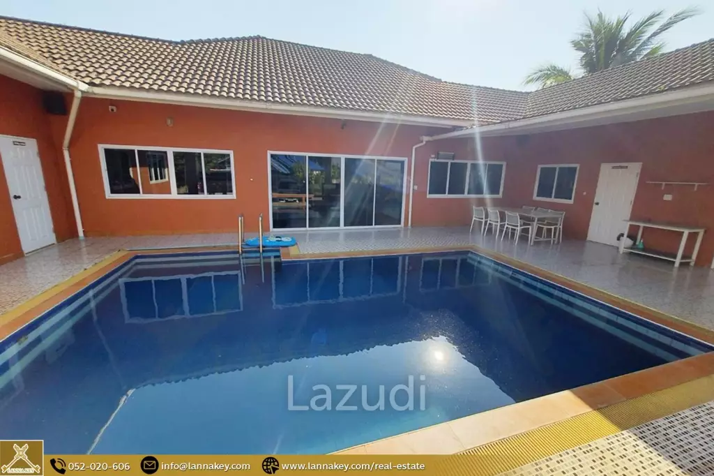 Nice! Single-Storey 5 bedrooms Pool House