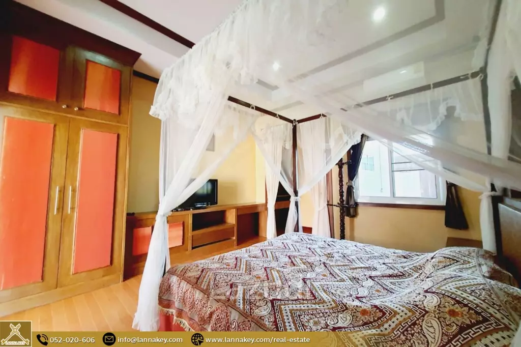 Nice! Single-Storey 5 bedrooms Pool House