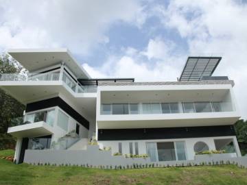 Baan Paragone