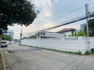 4 Bed 2 Bath House For Sale