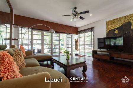 BAAN SA SUAN : Well presented corner townhouse over 3 floors with Huge Communal pools and 2 mins walk to Beach