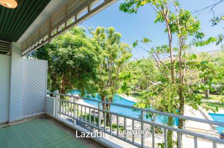 BAAN SA SUAN : Well presented corner townhouse over 3 floors with Huge Communal pools and 2 mins walk to Beach