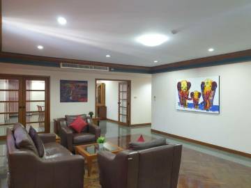 322.78 Sqm. 4 Beds 4 Baths, Maid Room with Bath Penthouse Pet Friendly Condo For Rent