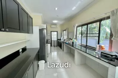 Luxurious Modern 3-Bed Home in Khlong Song Ton Nun