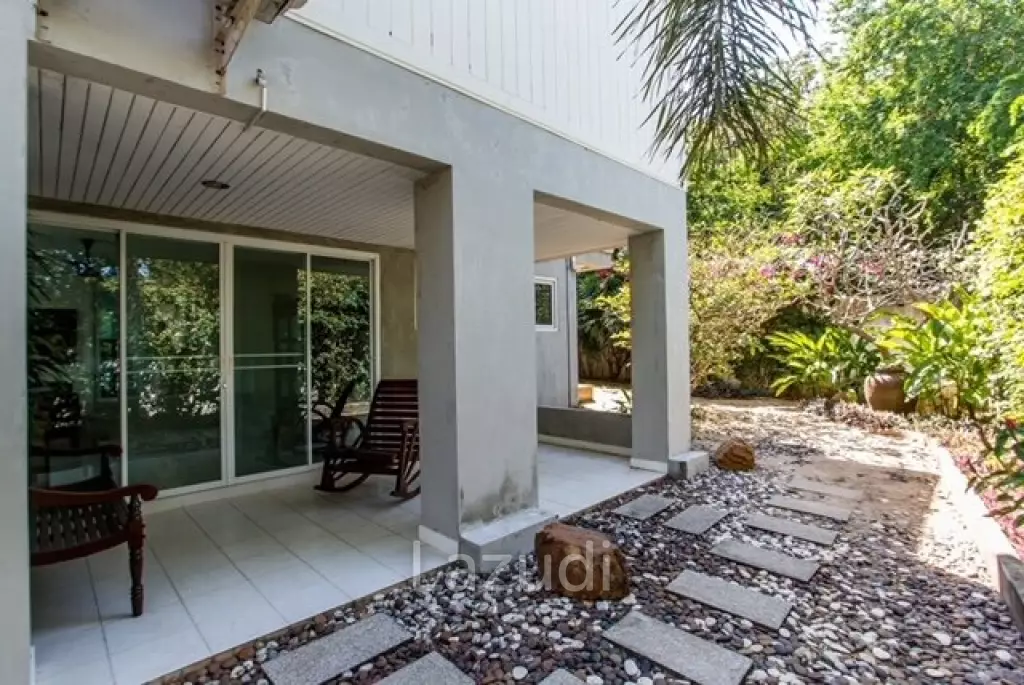 Modern 3 or 4 Bed Pool Villa near the town + beaches