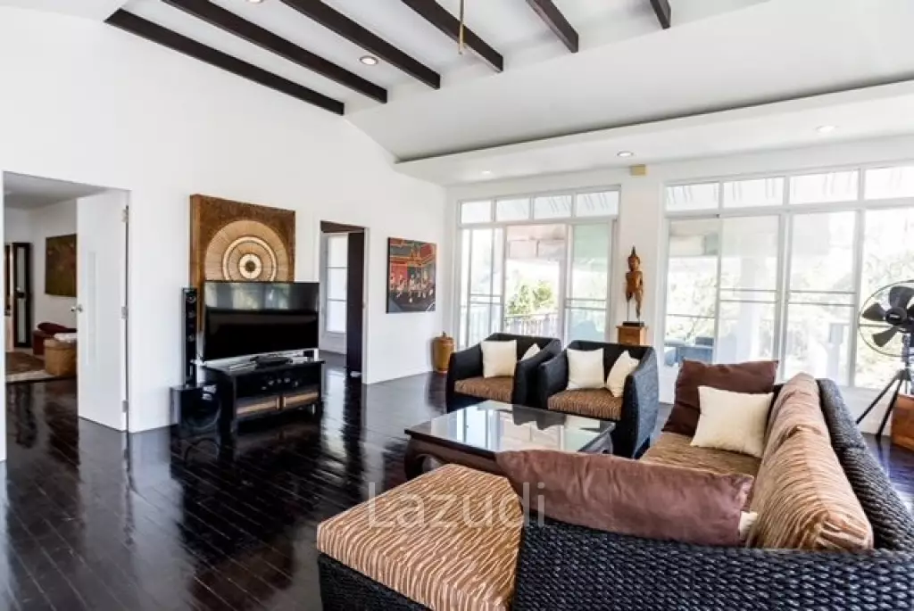 Modern 3 or 4 Bed Pool Villa near the town + beaches