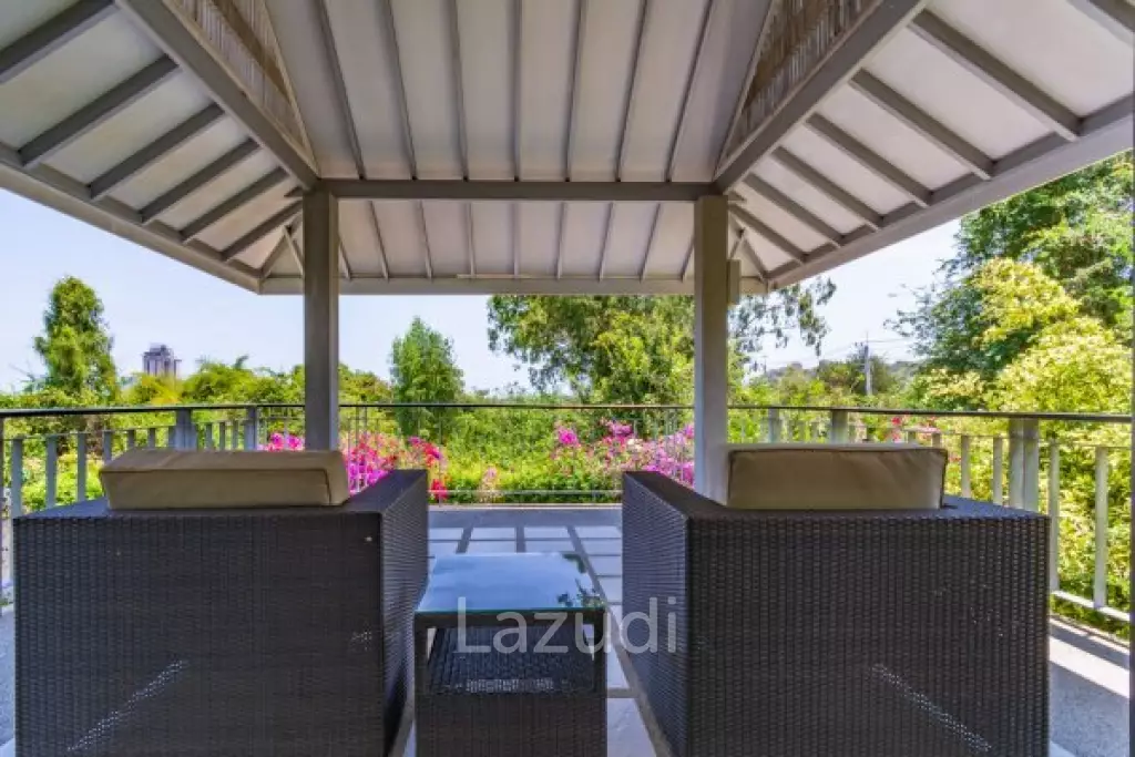 Modern 3 or 4 Bed Pool Villa near the town + beaches