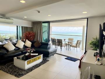 Water edge condo in na jomtien for sale sea view