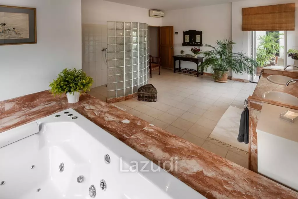 4 Bed 4 Bath 700 SQ.M Rim Nua Villa