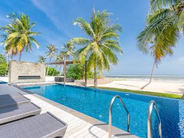 Absolute Beachfront 5 bed Pool Villa plus separate 3 bed Villa