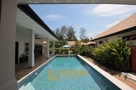 3 Bed Single Story Pool Villa For Sale - Great Condition