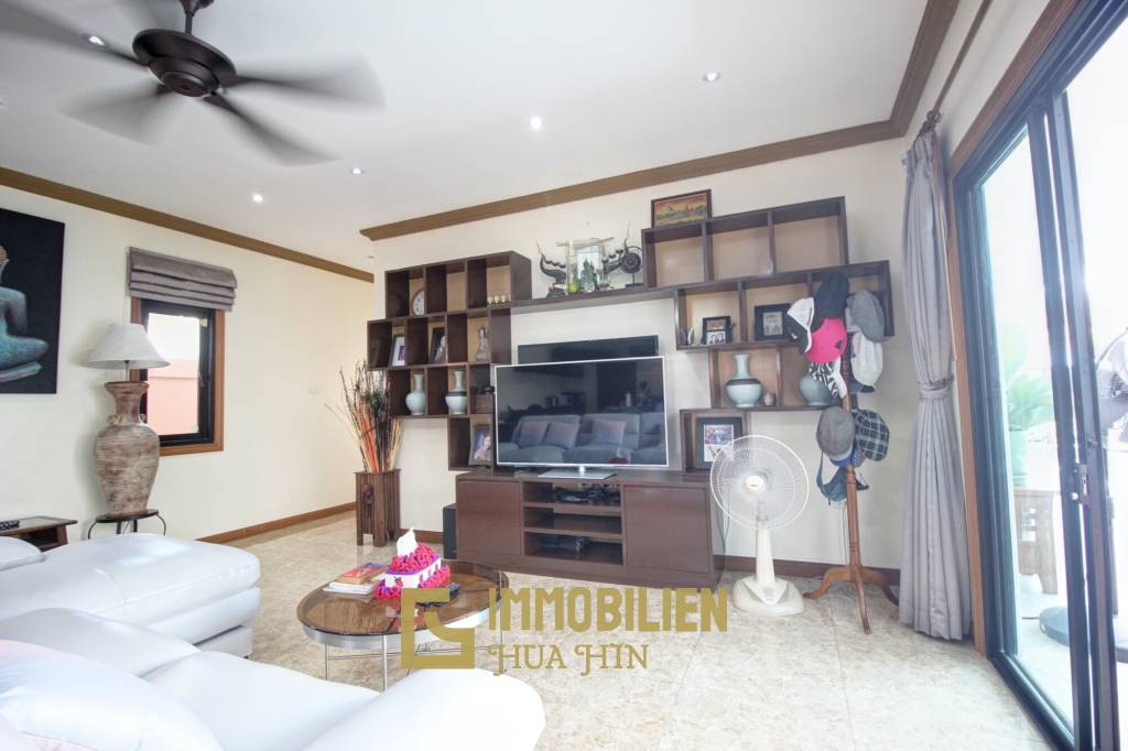 3 Bed Single Story Pool Villa For Sale - Great Condition