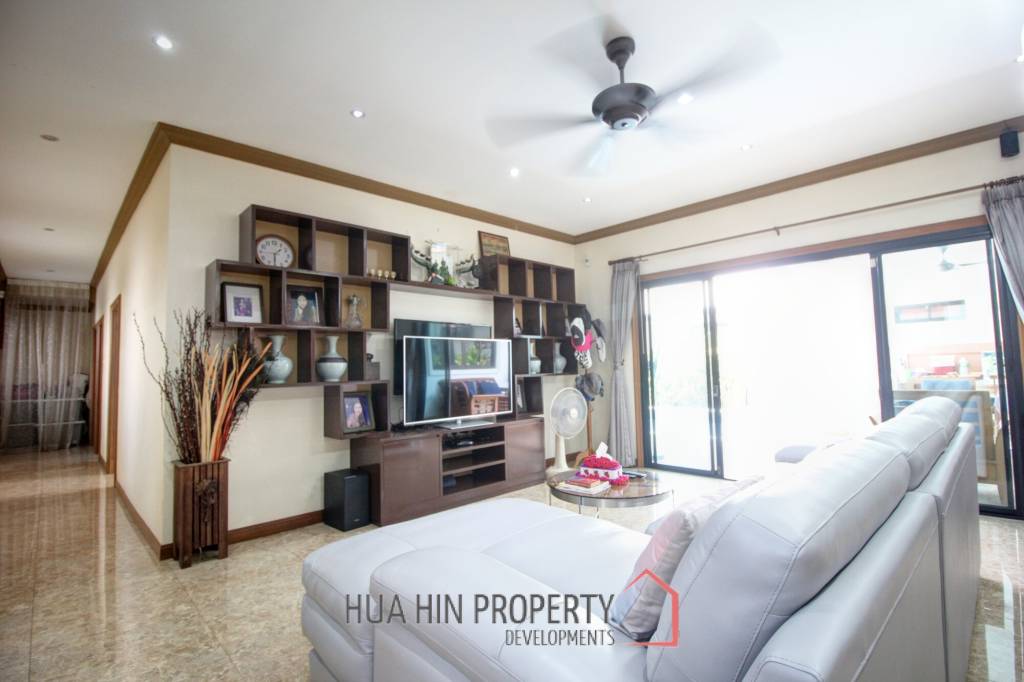 3 Bed Single Story Pool Villa For Sale - Great Condition