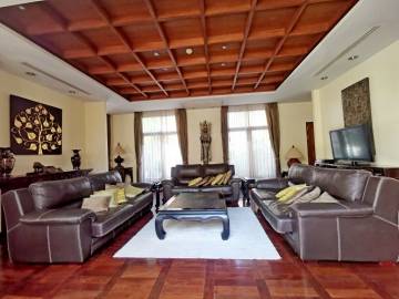Luxury Pool Villa for Sale Or Rent in Na Jomtien