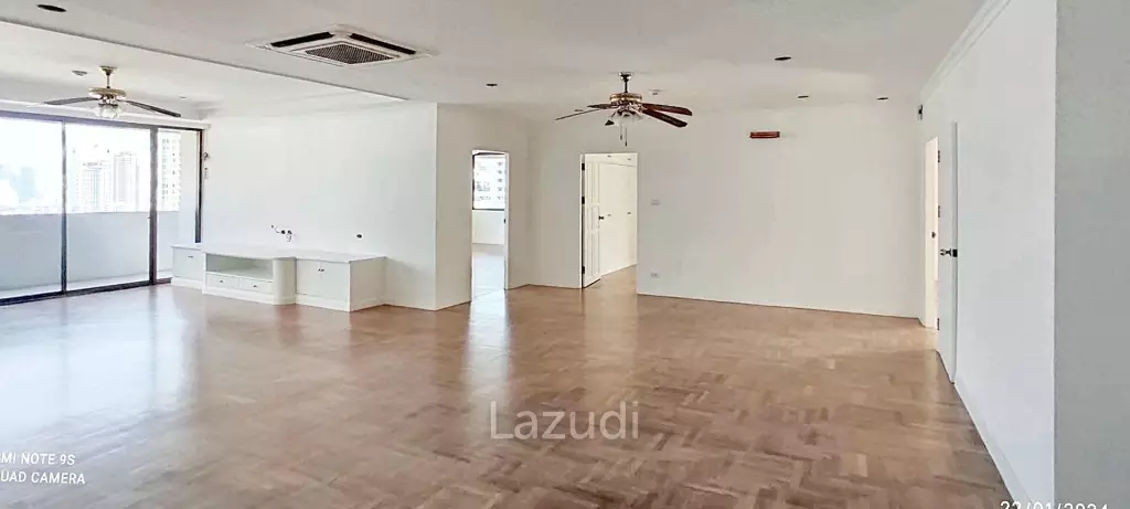 4 Bed 4 Bath 450 SQ.M Sriratana Mansion 2