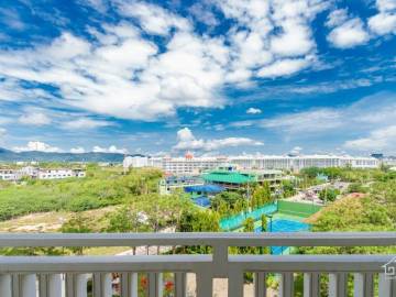 SPRINGFIELD BEACH CONDO : 2 bed beachfront condo with great views