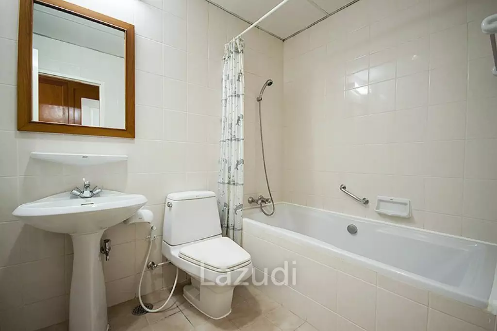 3 Bed 3 Bath 230 SQ.M Krungthep Thani Tower