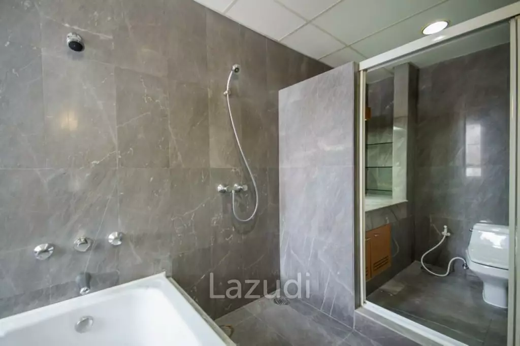 3 Bed 3 Bath 230 SQ.M Krungthep Thani Tower