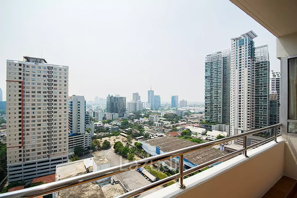 3 Bed 3 Bath 230 SQ.M Krungthep Thani Tower