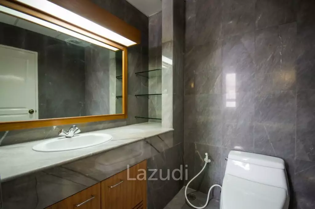 3 Bed 3 Bath 230 SQ.M Krungthep Thani Tower