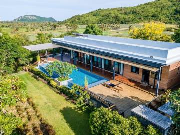 Large Private Luxury Estate For Sale in Paknampran