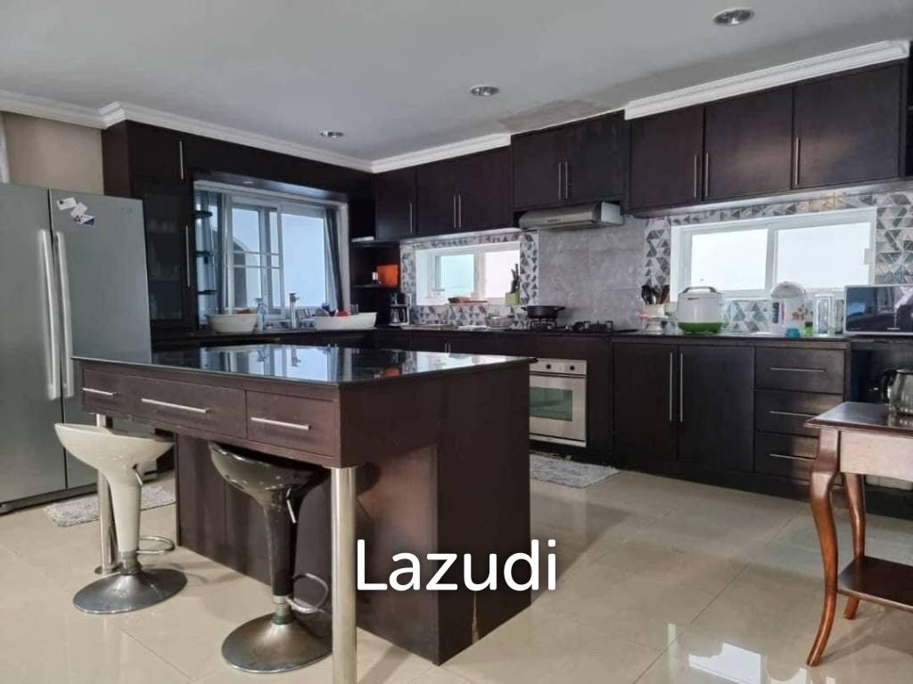4 Bed 540 SQ.M Pool Villa in Huai Yai