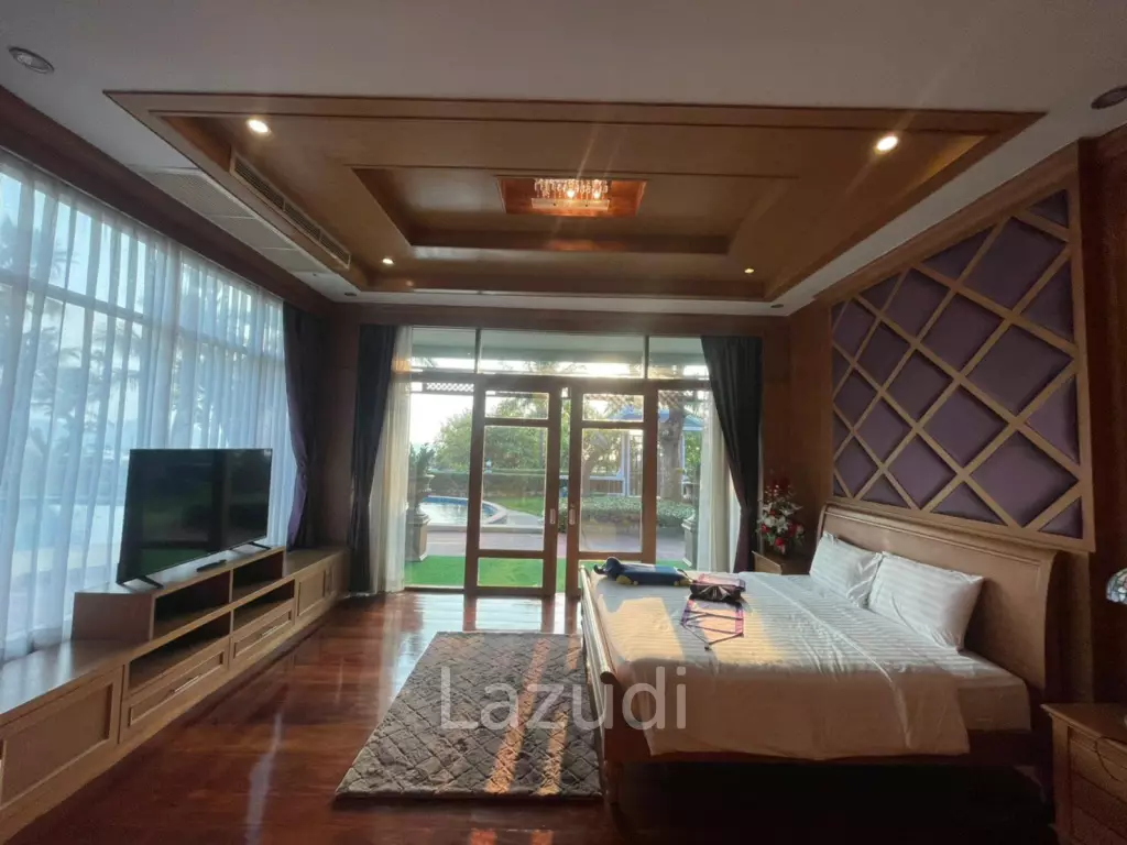 5 Bedroom Enormous House with Private Pool
