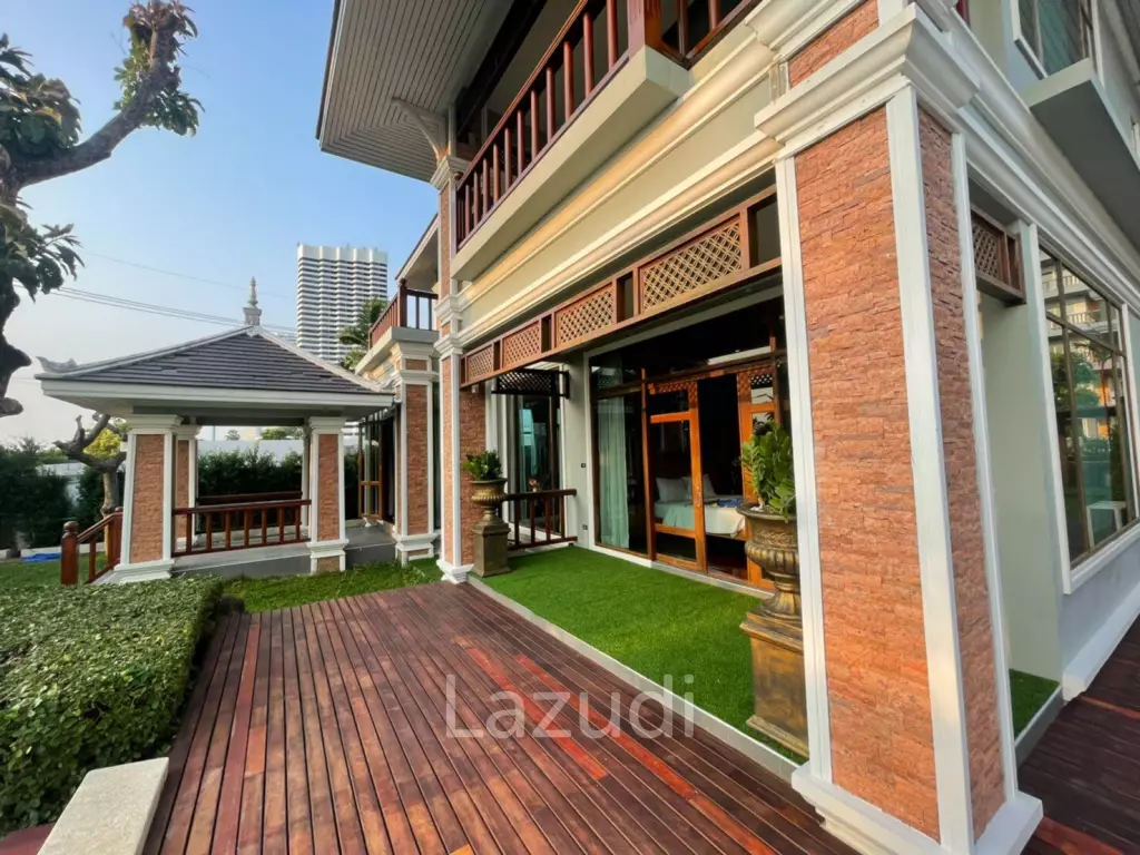 5 Bedroom Enormous House with Private Pool