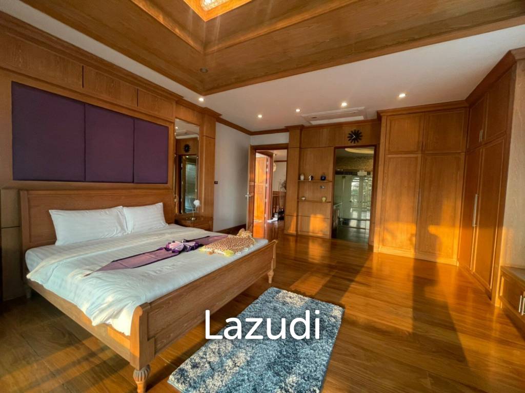 5 Bedroom Enormous House with Private Pool