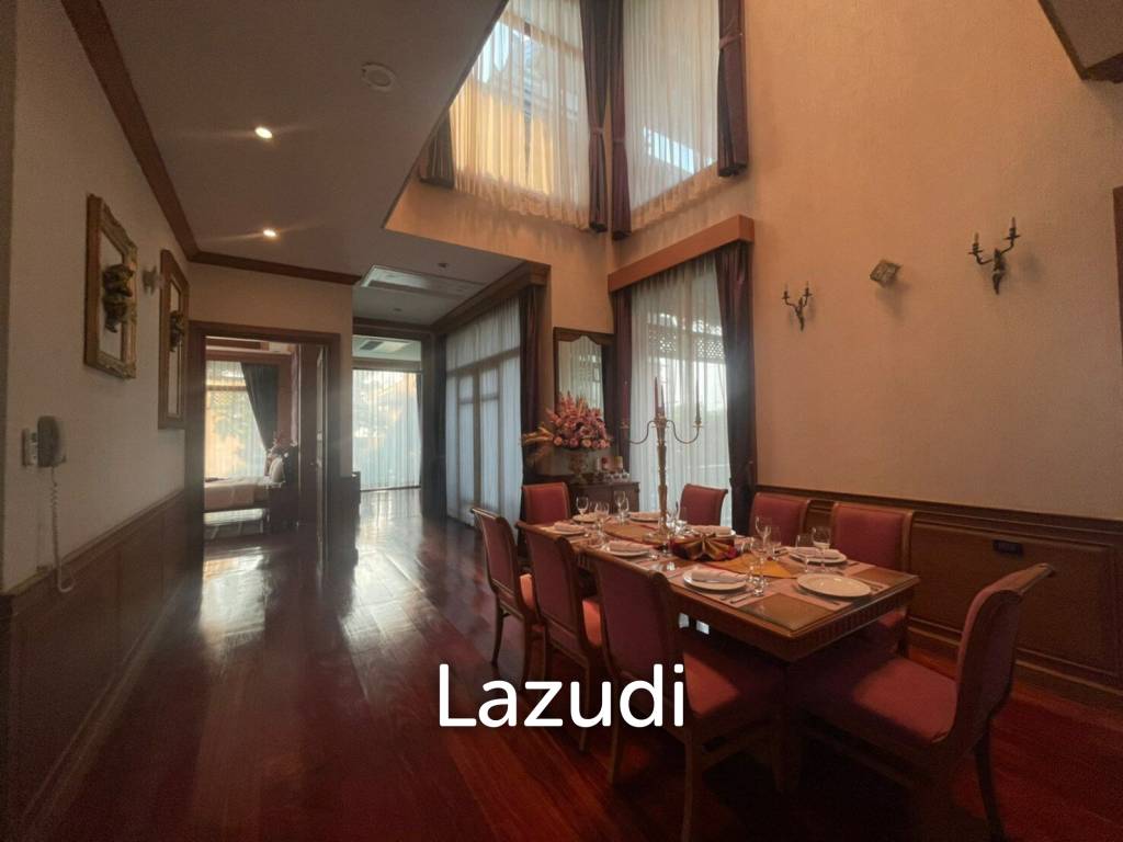 5 Bedroom Enormous House with Private Pool