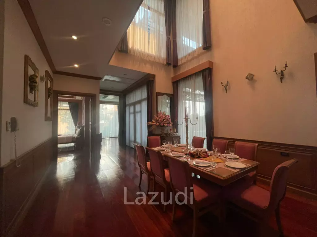 5 Bedroom Enormous House with Private Pool
