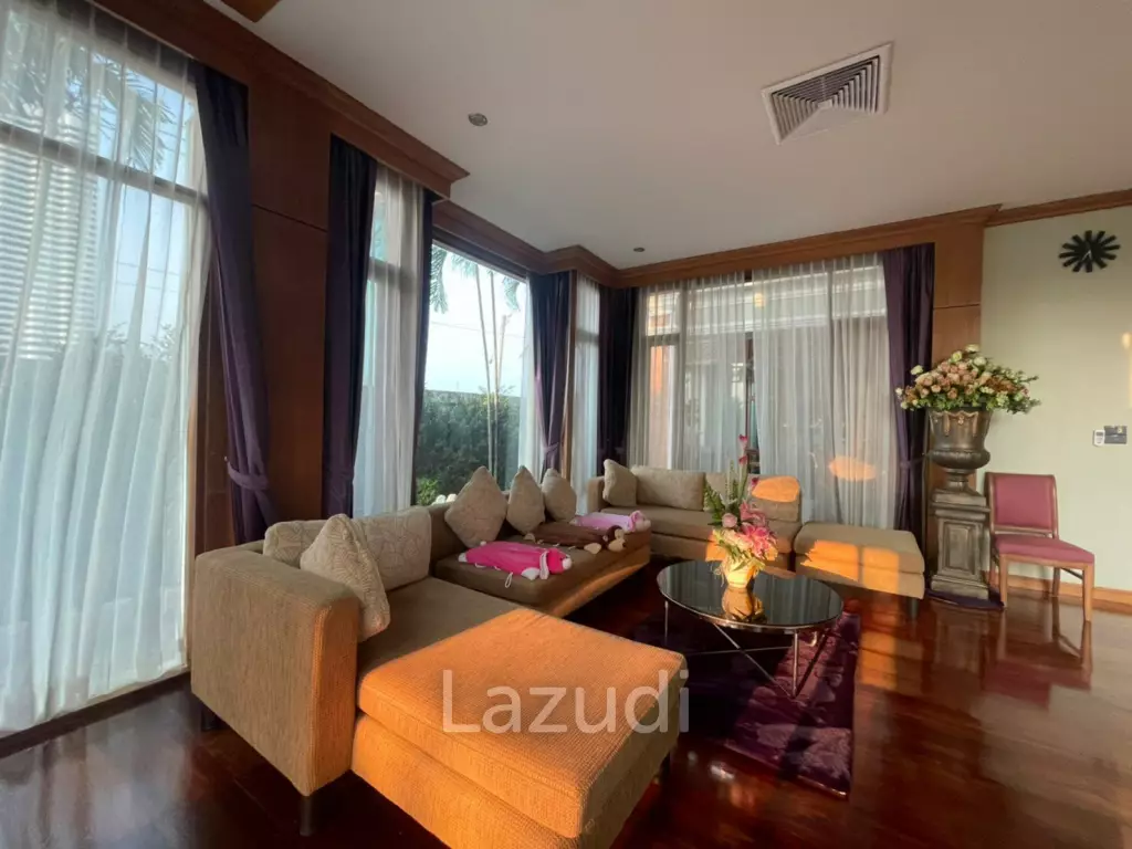 5 Bedroom Enormous House with Private Pool