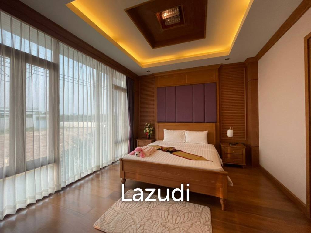 5 Bedroom Enormous House with Private Pool