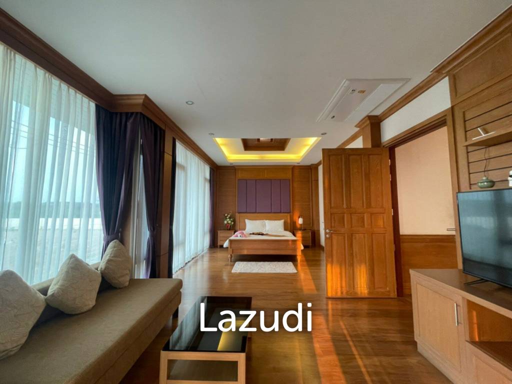 5 Bedroom Enormous House with Private Pool