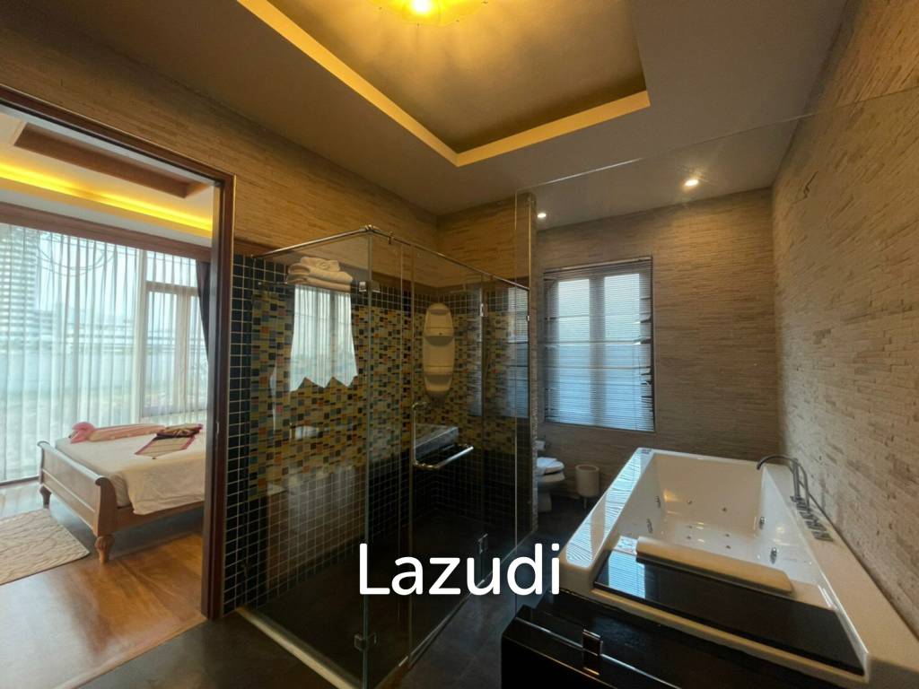 5 Bedroom Enormous House with Private Pool