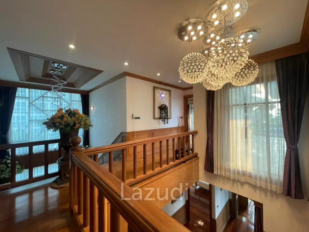 5 Bedroom Enormous House with Private Pool