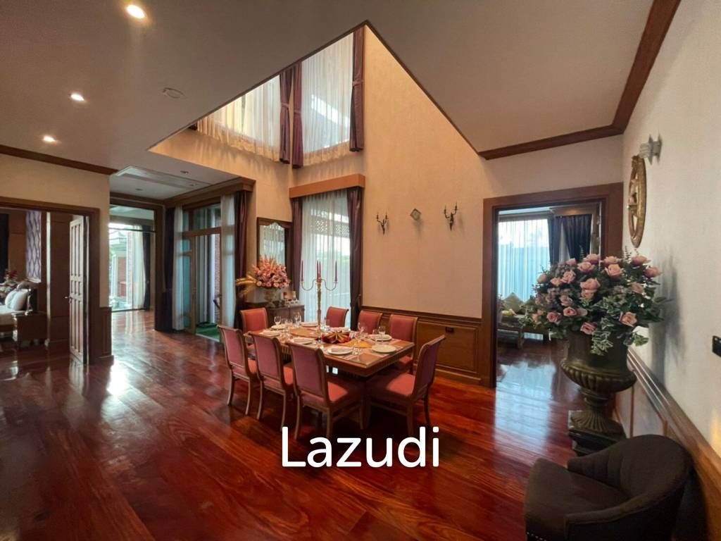 5 Bedroom Enormous House with Private Pool