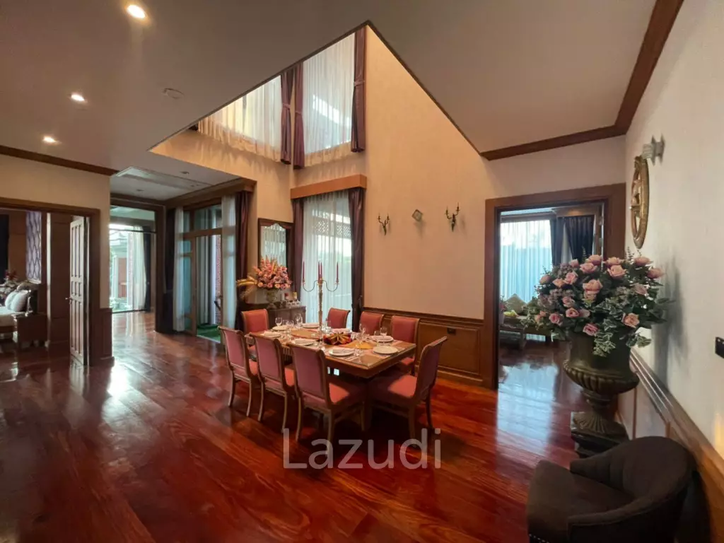 5 Bedroom Enormous House with Private Pool