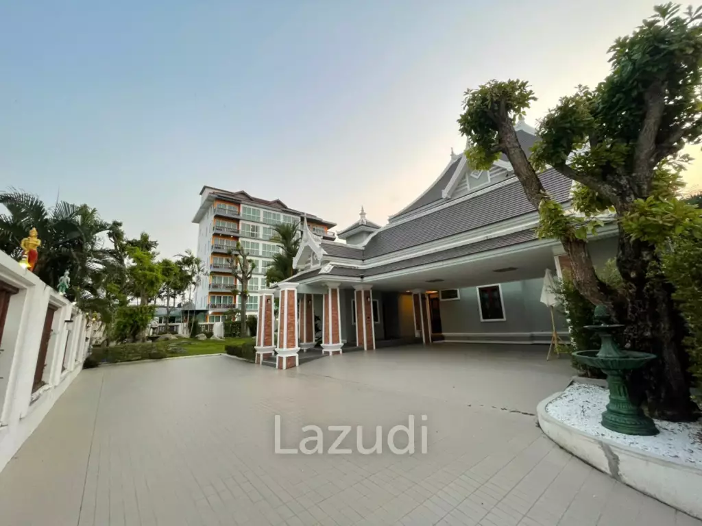 5 Bedroom Enormous House with Private Pool