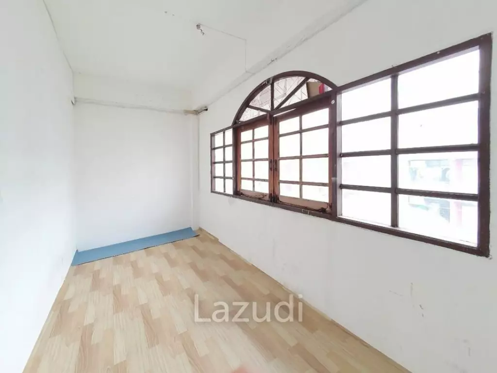 3 Bed 4 Bath 320 SQ.M Townhouse at Huai Khwang