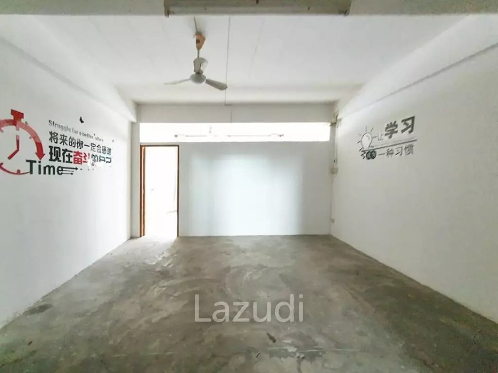 3 Bed 4 Bath 320 SQ.M Townhouse at Huai Khwang