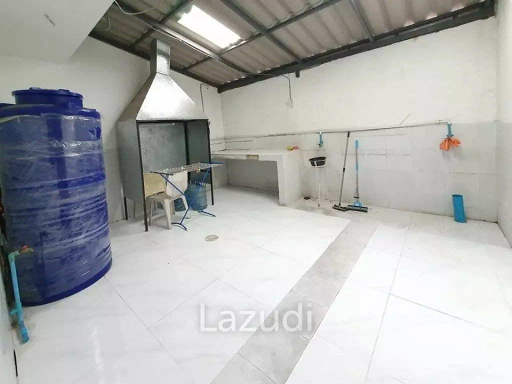 3 Bed 4 Bath 320 SQ.M Townhouse at Huai Khwang