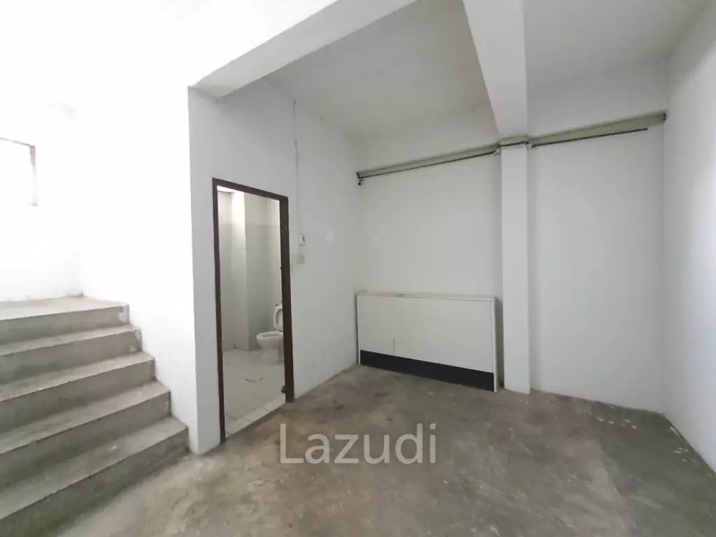 3 Bed 4 Bath 320 SQ.M Townhouse at Huai Khwang
