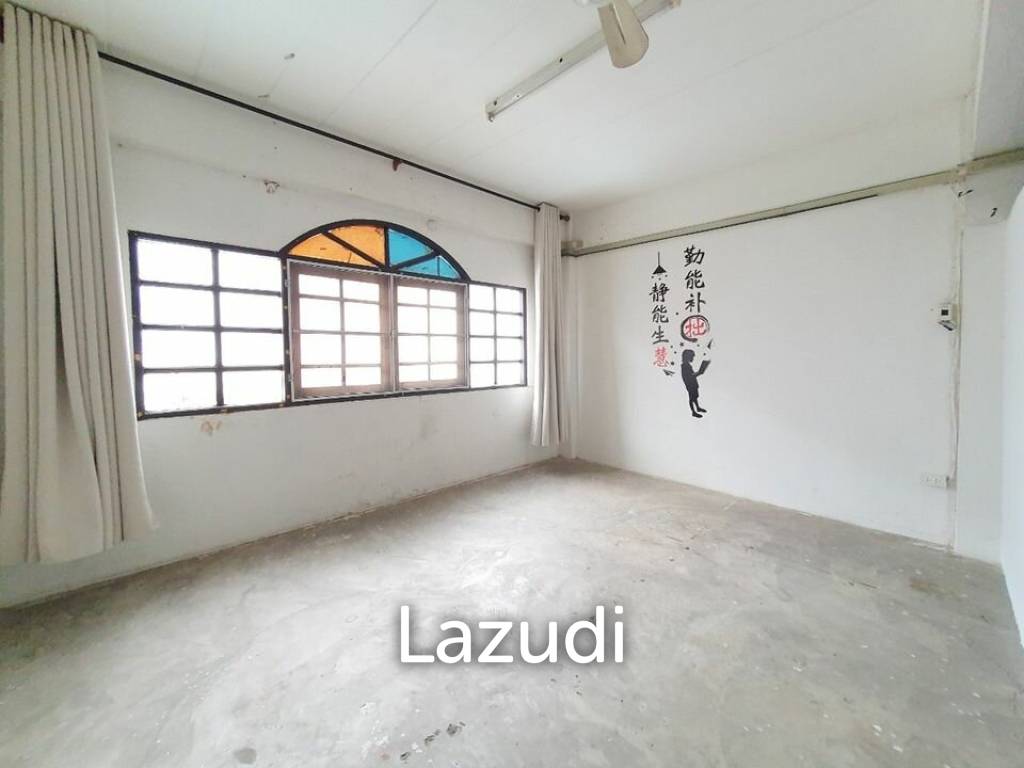 3 Bed 4 Bath 320 SQ.M Townhouse at Huai Khwang