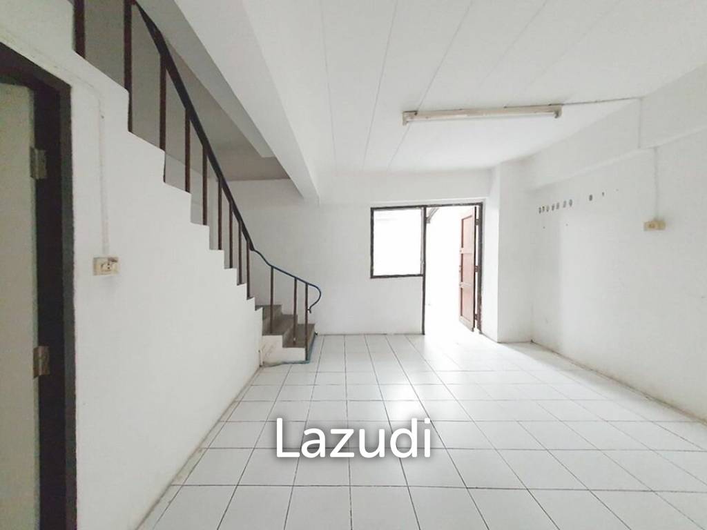 3 Bed 4 Bath 320 SQ.M Townhouse at Huai Khwang